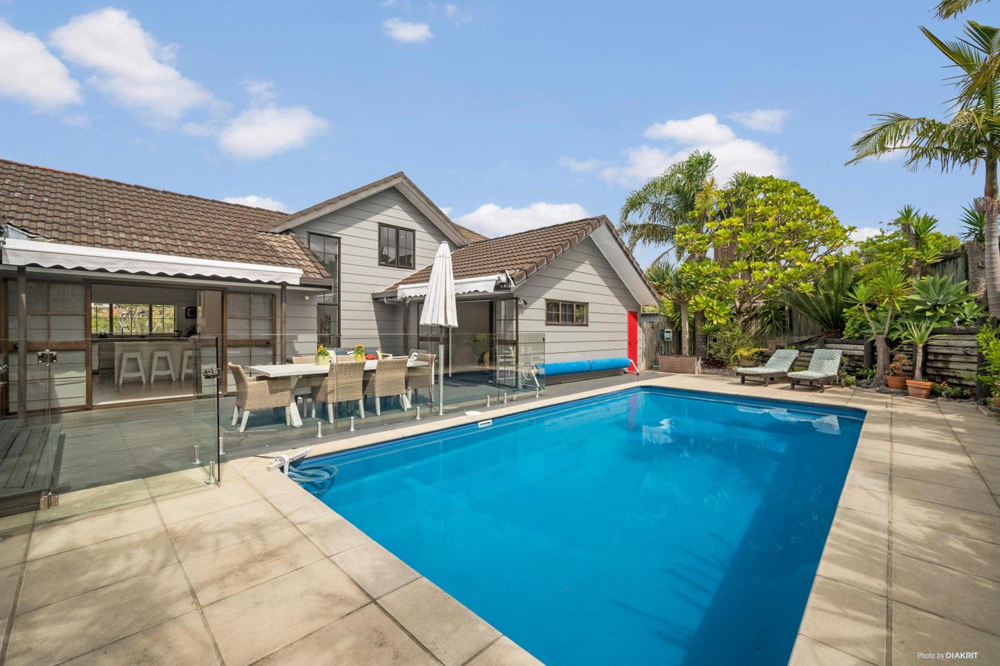 Villa With Pool In Browns Bay Окленд Экстерьер фото